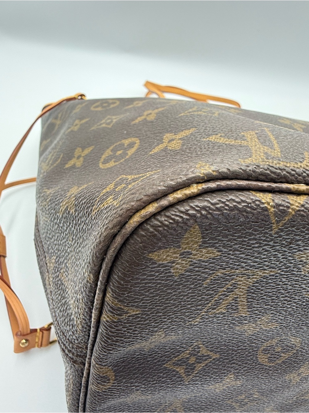 Louis Vuitton Classic Monogram Neverfull Tote Bag - Picture 12 of 13
